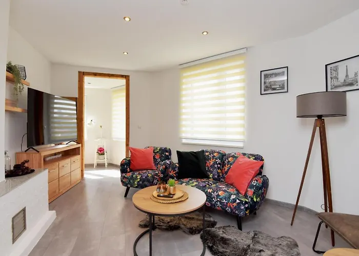 Ferienwohnung In Ruhiger Lage Von Zella-Mehlis/ Wohnung Carola